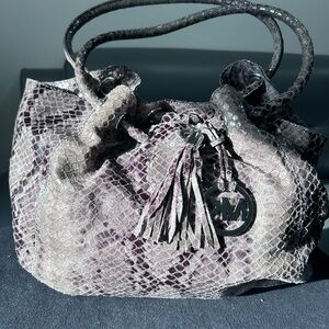 Elegant Snakeskin Patterned Handbag